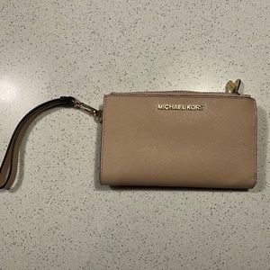 Michael Kors Adele Leather Smartphone Wallet in Soft Pink